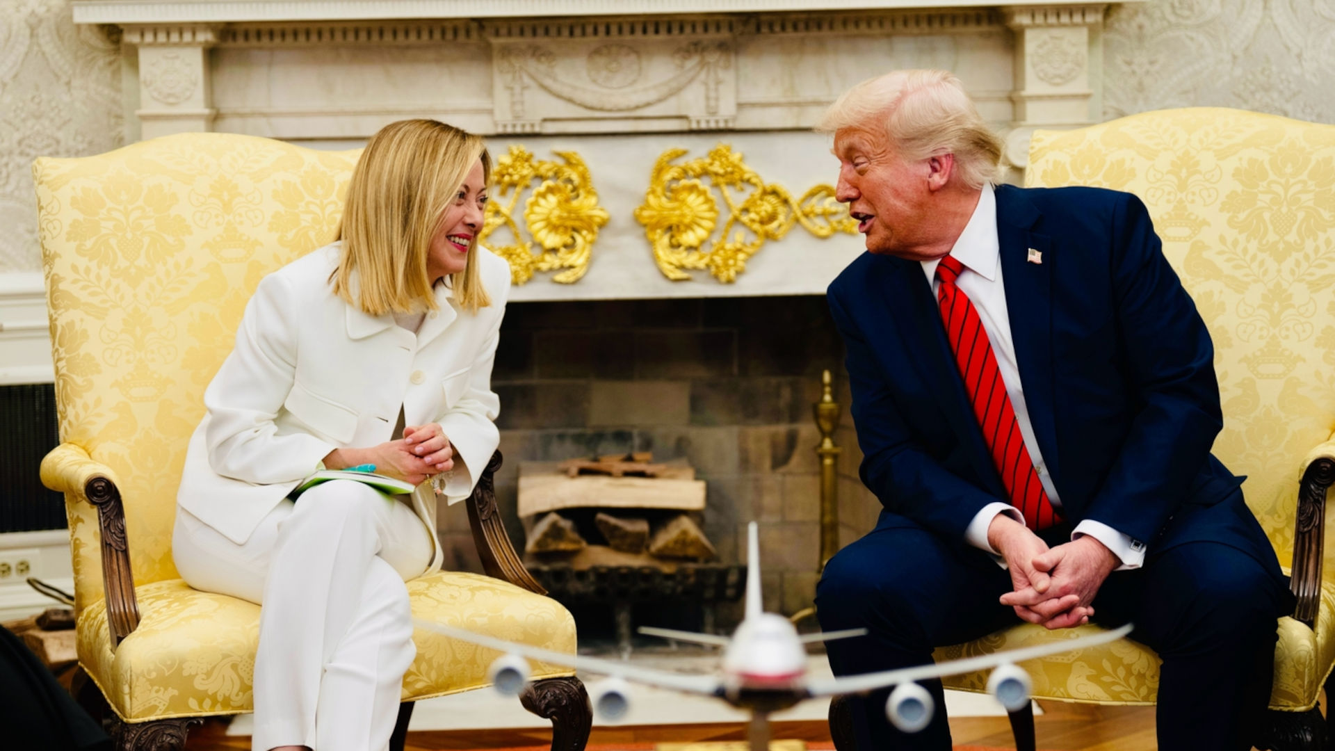 Meloni i Trump: Konserwatywny sojusz wstrząsa Unią Europejską?