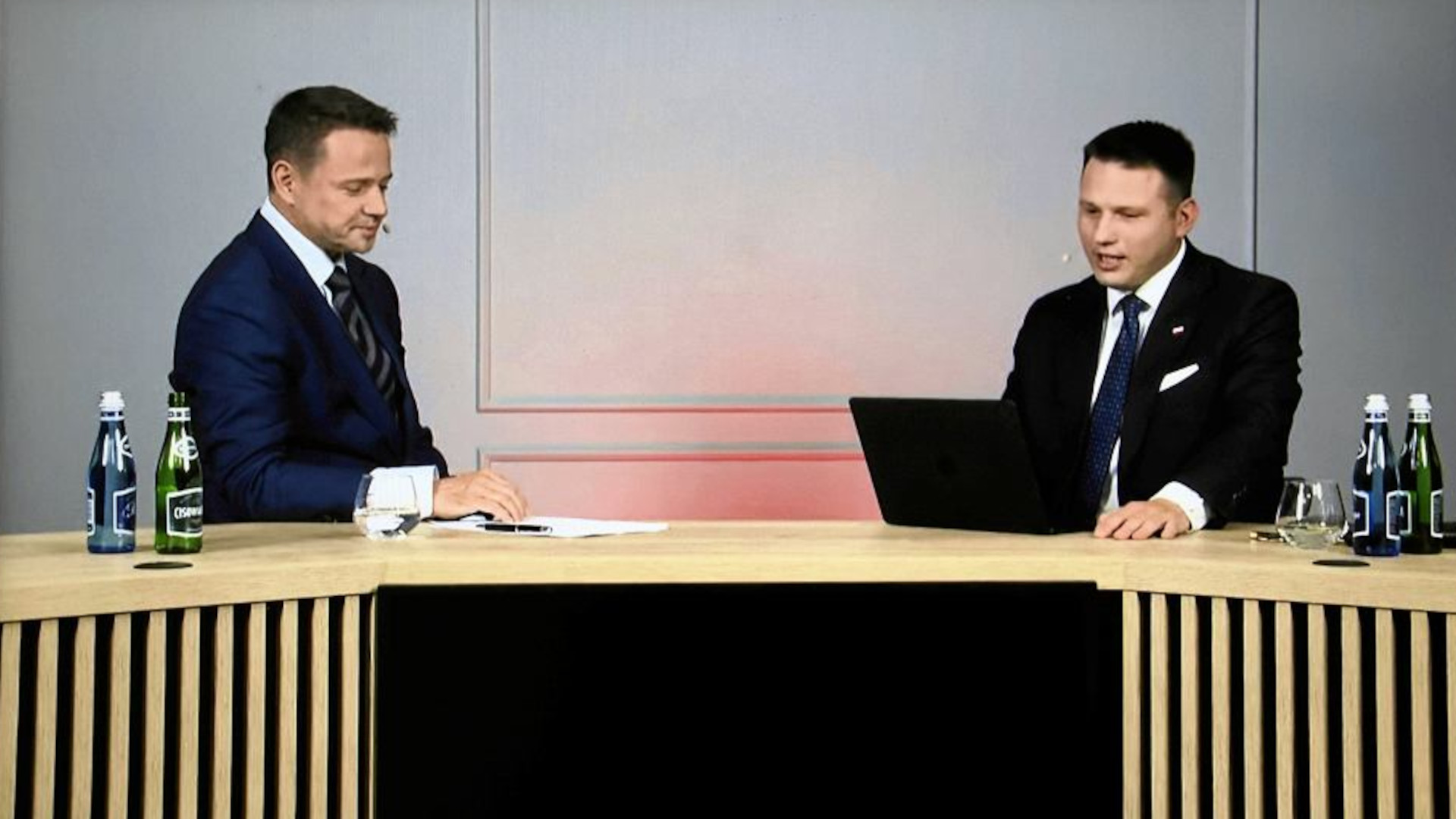 Trzaskowki odzwierciedleniem Hołowni